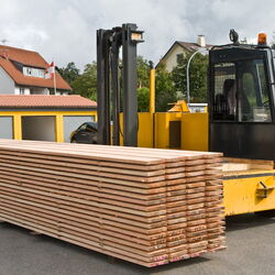 Stapler mit Douglasienbrettern